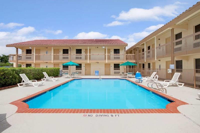 Red Roof Inn Houston North - Fm1960 & I-45 Westfield Esterno foto